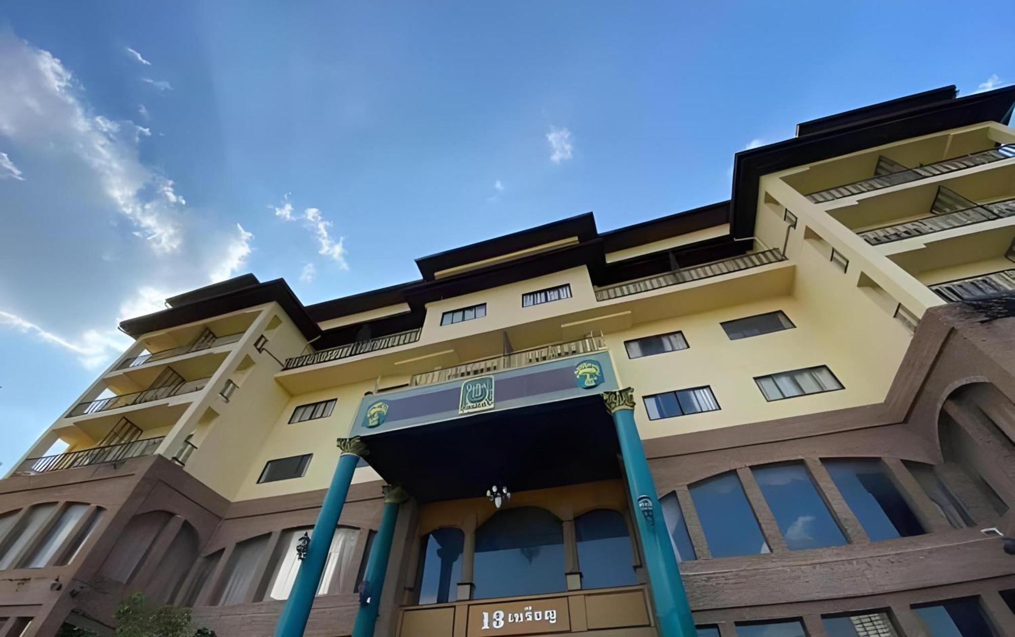 Oyo 75466 -13 Coins Bang Yai Hotel Нонтхабурі Екстер'єр фото