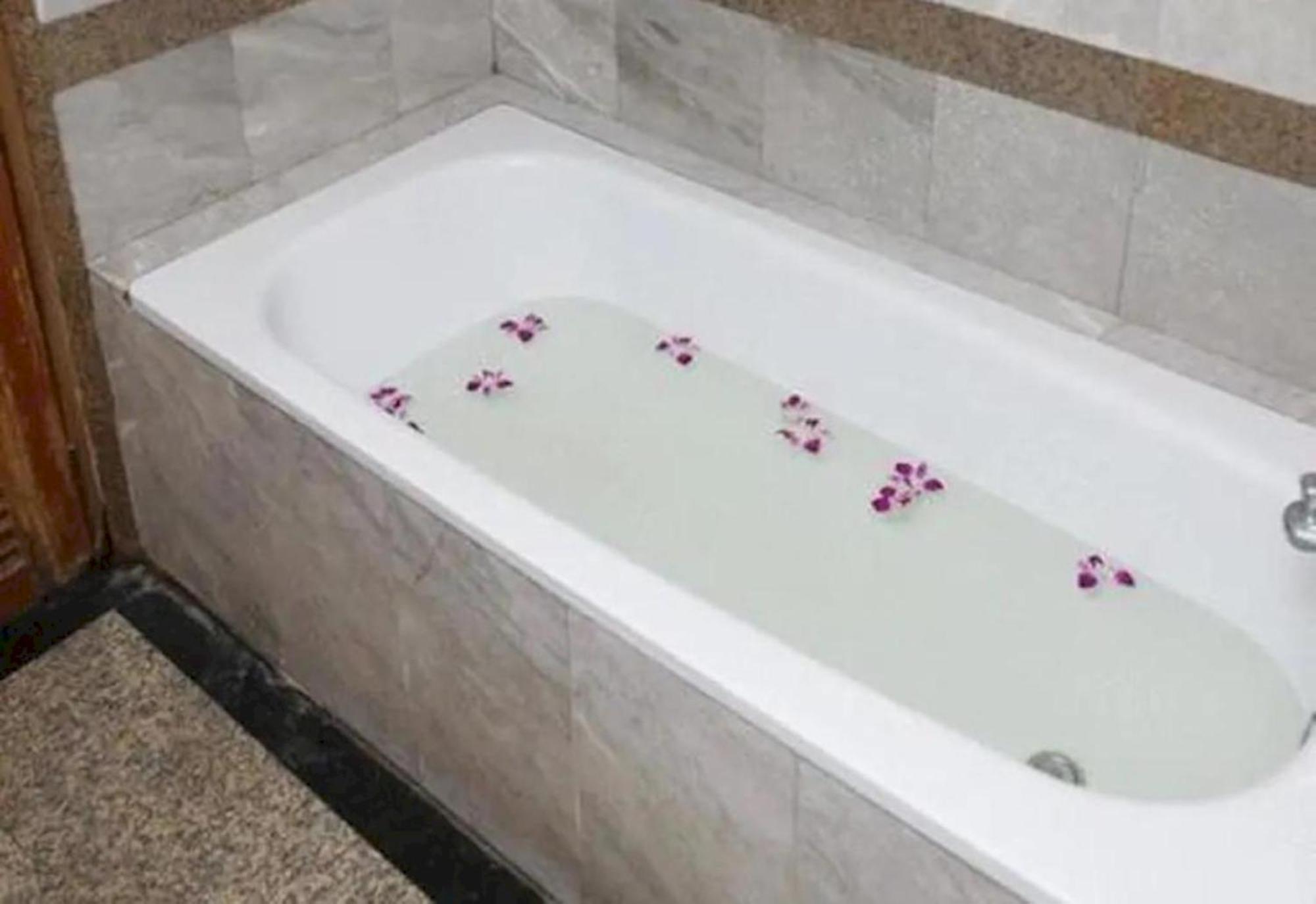 Oyo 75466 -13 Coins Bang Yai Hotel Нонтхабурі Екстер'єр фото