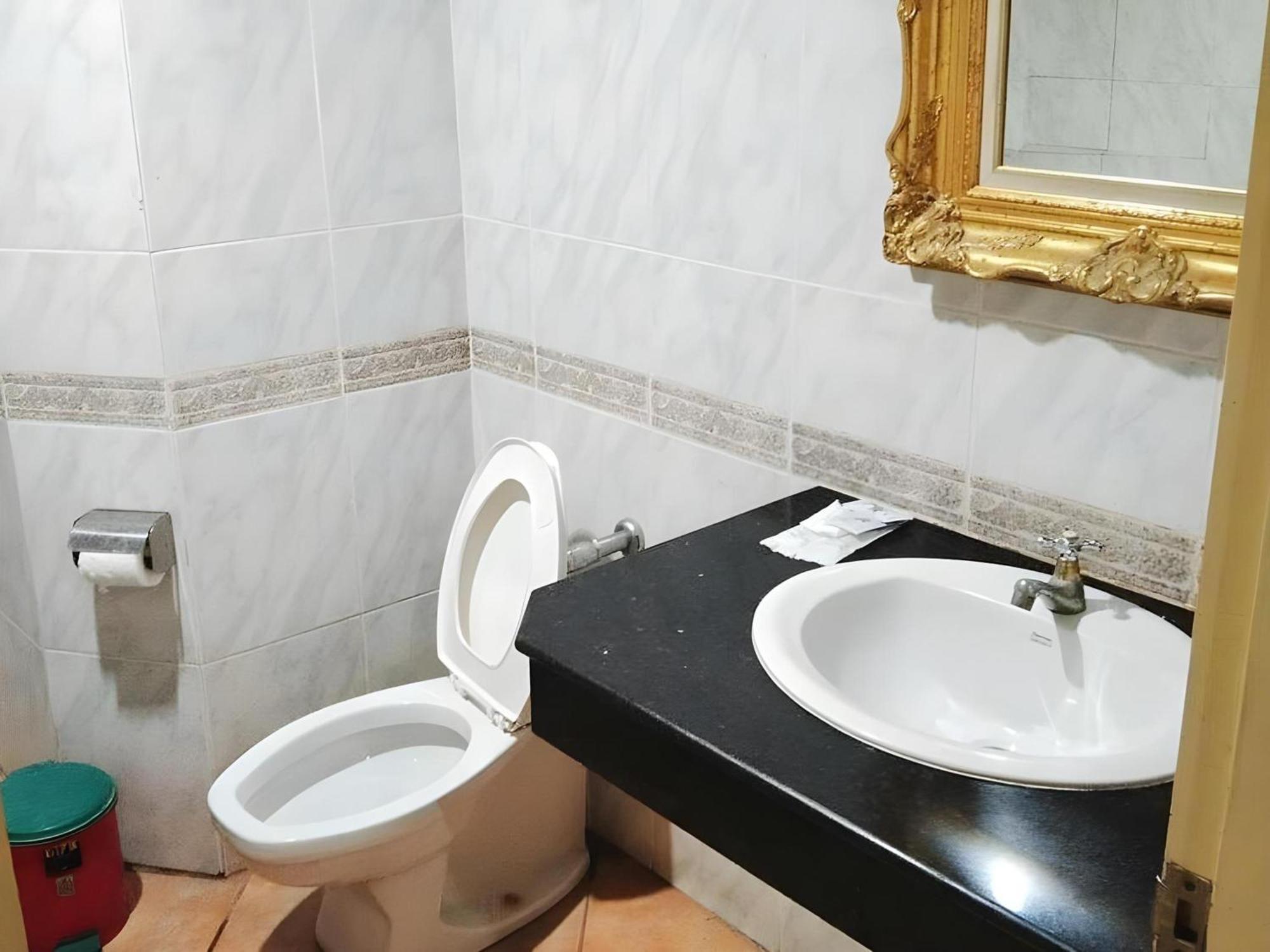 Oyo 75466 -13 Coins Bang Yai Hotel Нонтхабурі Екстер'єр фото