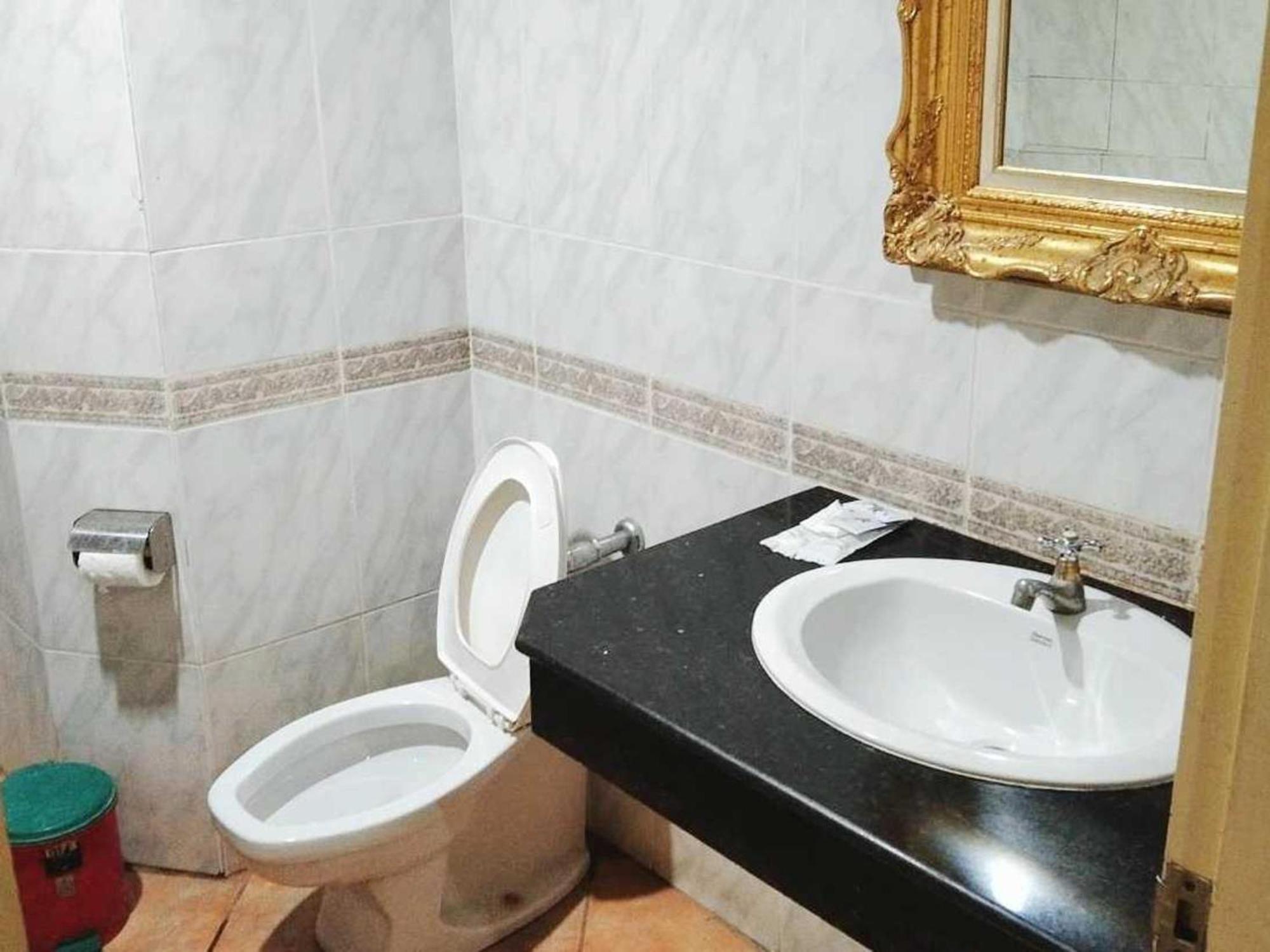 Oyo 75466 -13 Coins Bang Yai Hotel Нонтхабурі Екстер'єр фото
