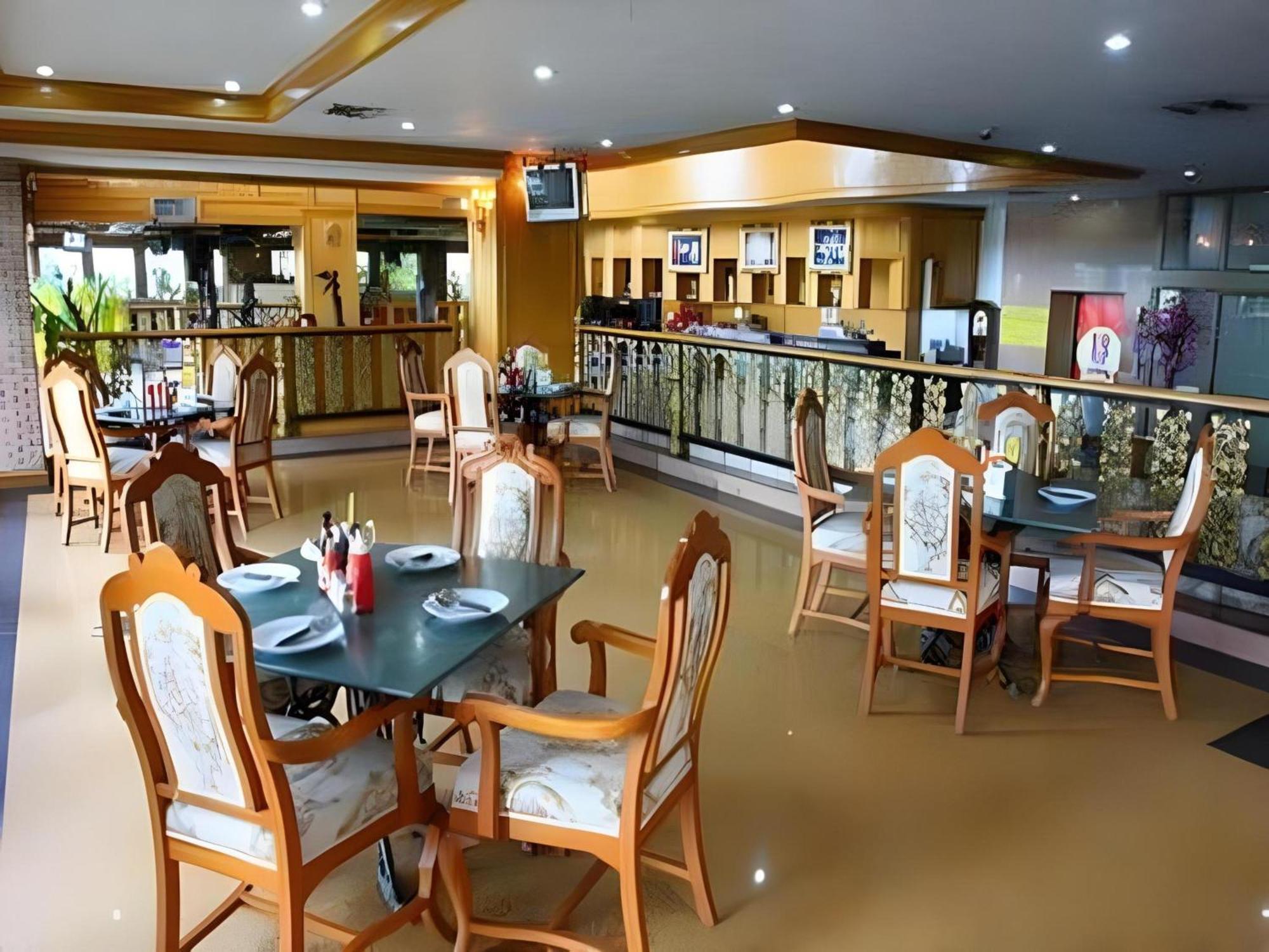 Oyo 75466 -13 Coins Bang Yai Hotel Нонтхабурі Екстер'єр фото