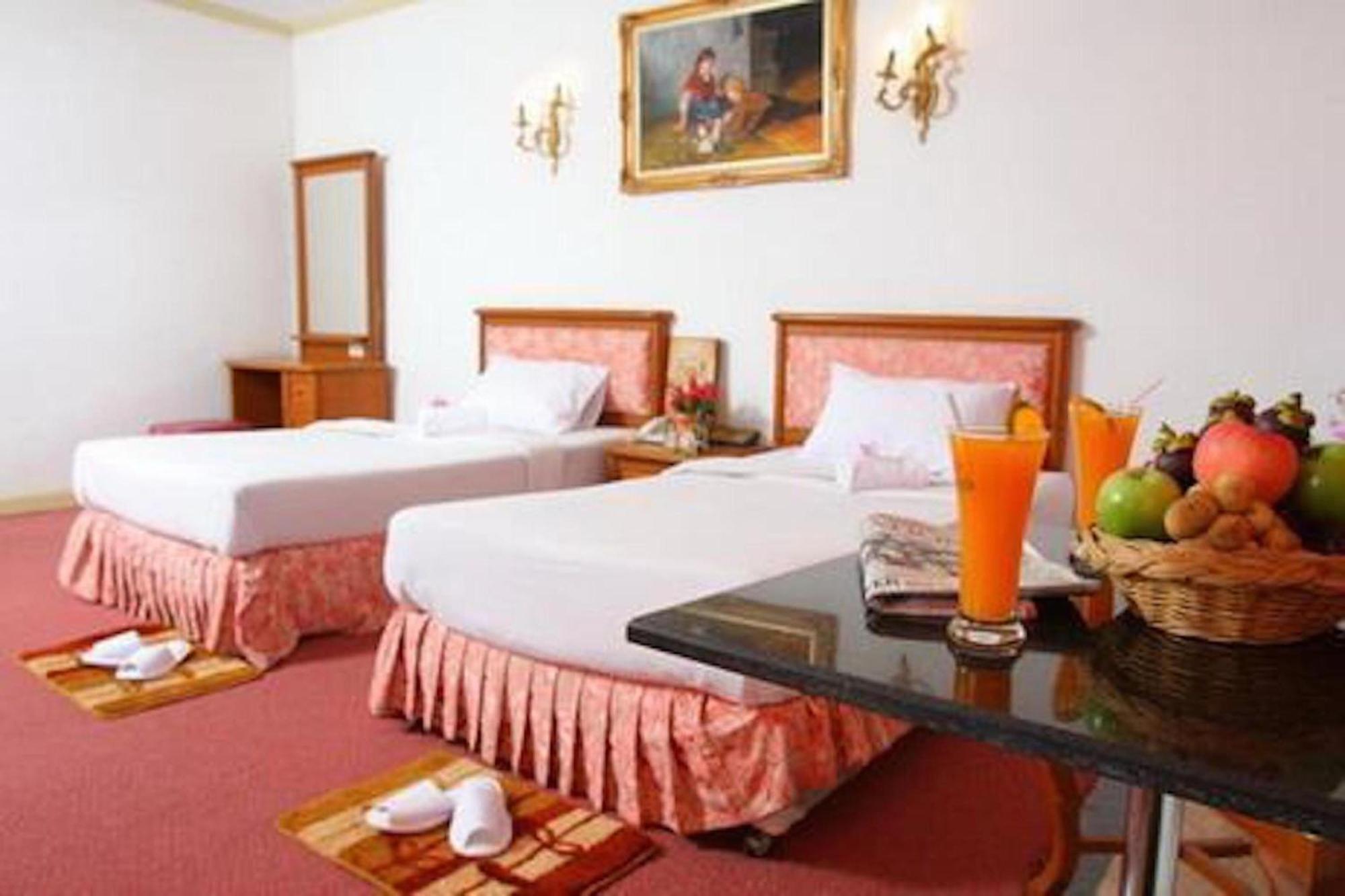 Oyo 75466 -13 Coins Bang Yai Hotel Нонтхабурі Екстер'єр фото
