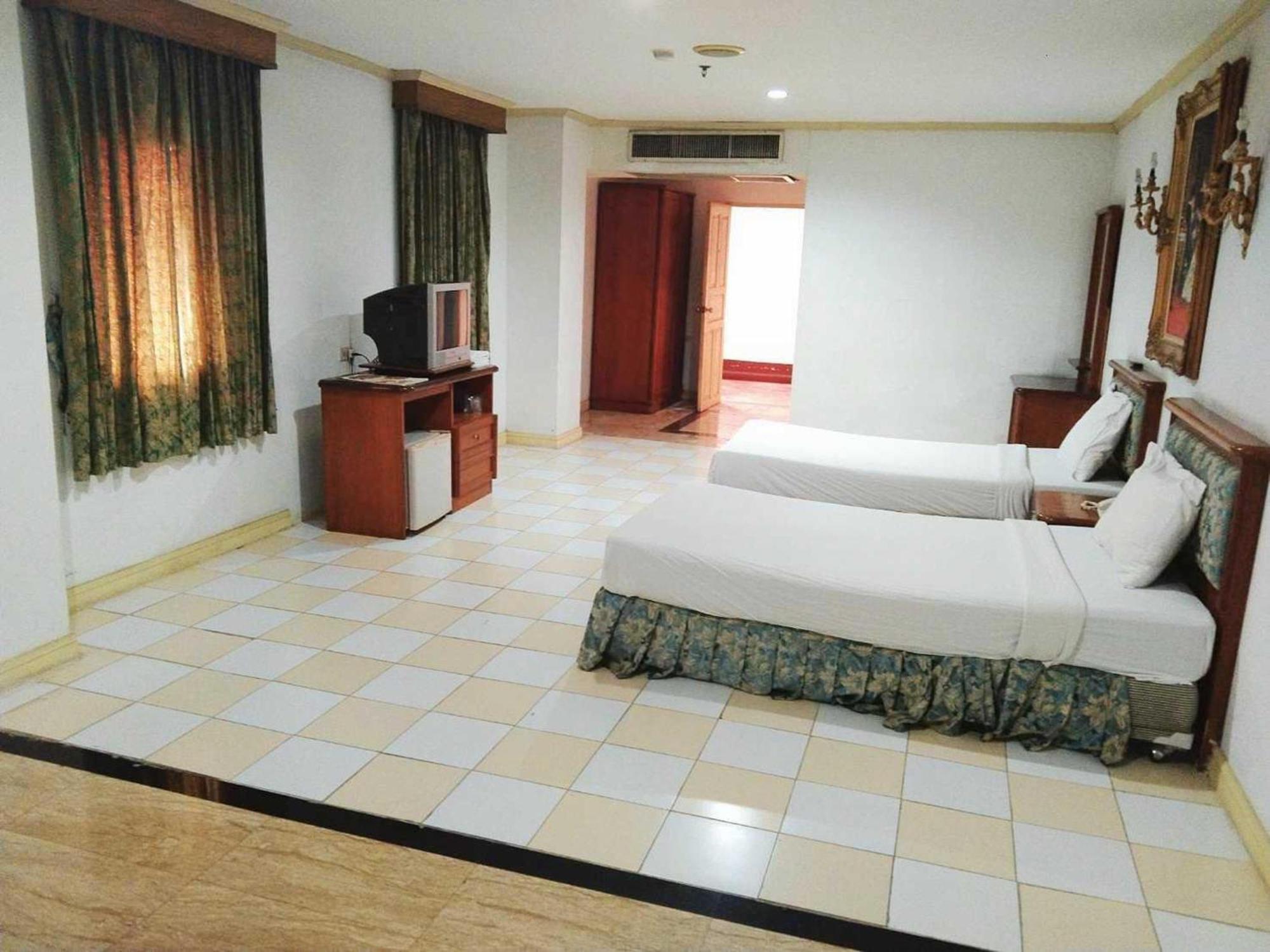 Oyo 75466 -13 Coins Bang Yai Hotel Нонтхабурі Екстер'єр фото
